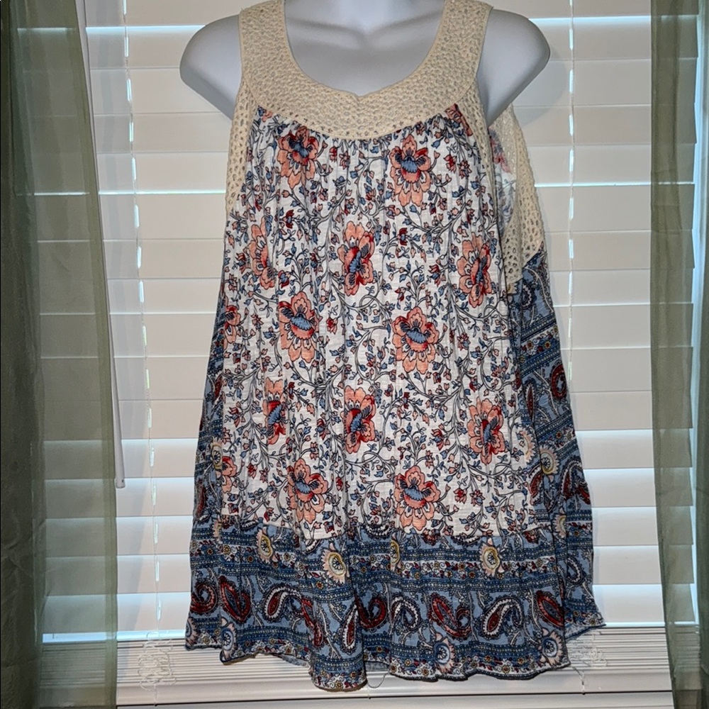 Cato flowy sleeveless floral and paisley light weight top 18-20